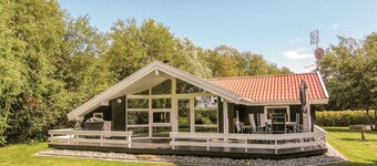 Gorgeous home in Humble with sauna
