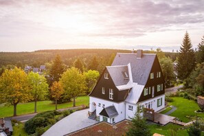 Unclassified image, 4 of 38, button