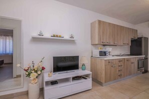 Fridge, oven, stovetop, coffee/tea maker - Holiday apartment with balcony (Porat)