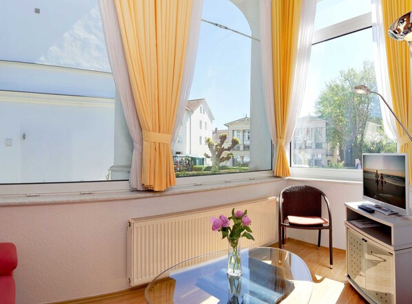 Unclassified image, 1 of 16, button