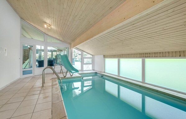 Piscine intérieure