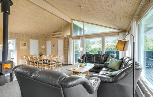 Stunning home in Væggerløse with sauna