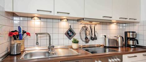 Fridge, oven, dishwasher, coffee/tea maker