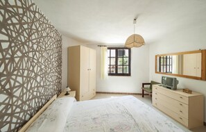 3 chambres, lit de bébé portatif