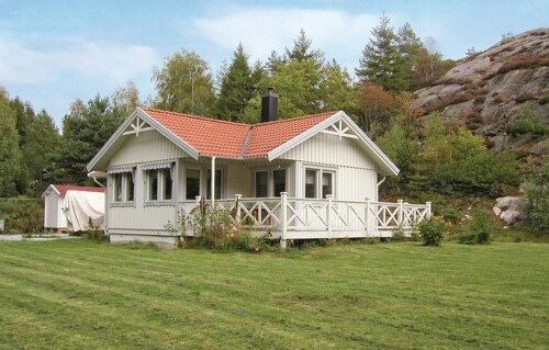 Nice home in Hjälteby
