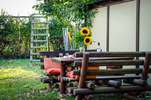 Unclassified image, 5 of 11, button