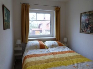 2 bedrooms, travel crib, WiFi, bed sheets
