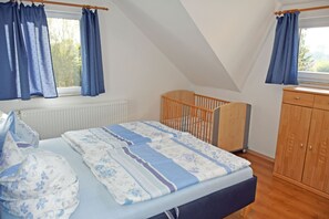 2 Schlafzimmer, Reisekinderbett, WLAN, Bettwäsche