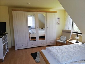 2 makuuhuonetta, tallelokero huoneessa, vauvan matkasänky, Wi-Fi
