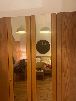 2 bedrooms, travel crib, WiFi, bed sheets