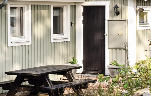 2 bedroom lovely home in Degerhamn