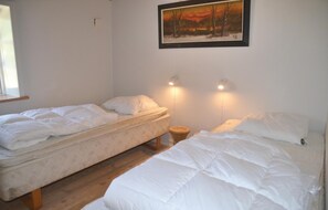 1 bedroom, travel cot, free WiFi