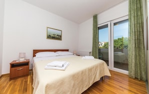 3 bedrooms, in-room safe, travel crib, free WiFi