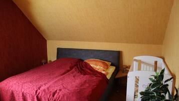 2 bedrooms, travel crib, WiFi, bed sheets