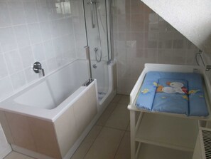 Unclassified image, 5 of 20, button