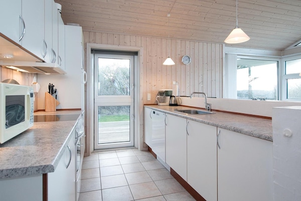 Réfrigérateur, plaque de cuisson, lave-vaisselle, cafetiÚre/bouilloire