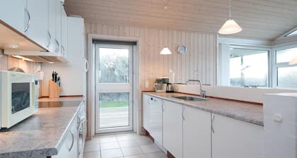 Awesome home in Løkken with sauna