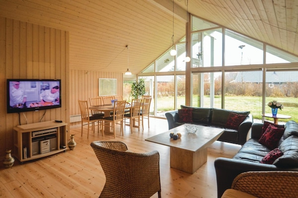 TV, fireplace, DVD player