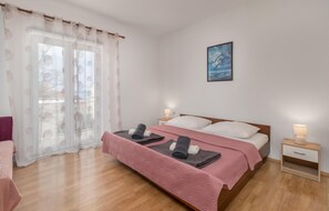 2 bedrooms, free WiFi, bed sheets - Gorgeous apartment in Novi Vinodolski (Novi Vinodolski)