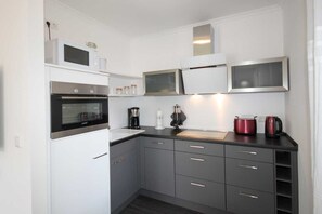 Kühlschrank, Mikrowelle, Ofen, Geschirrspüler