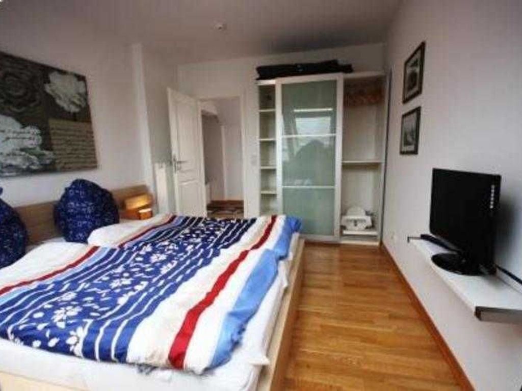 2 bedrooms, travel cot