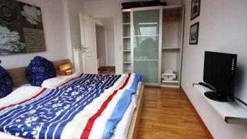 2 bedrooms, travel cot