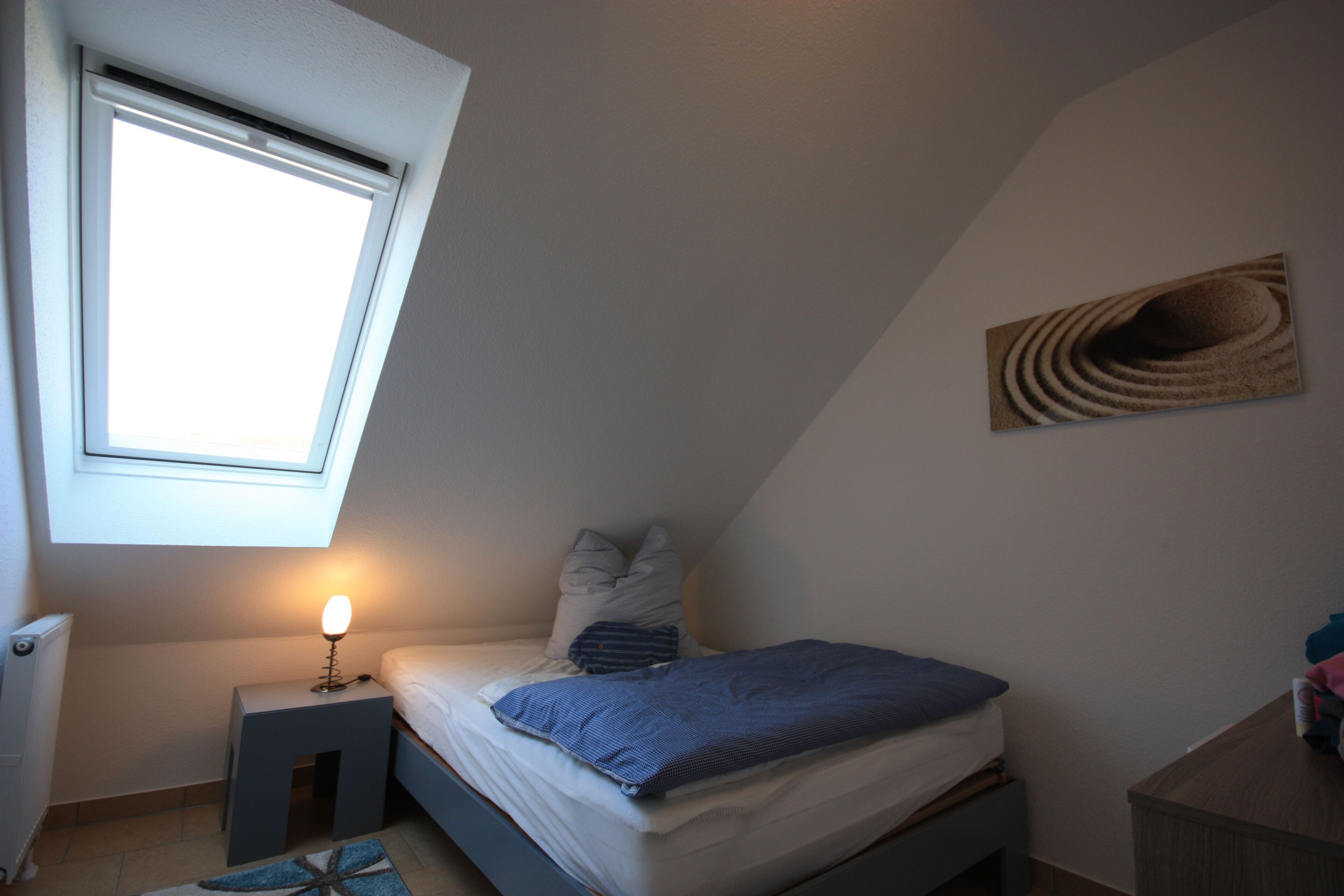 2 bedrooms, travel crib