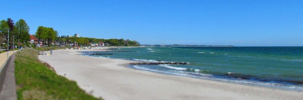 Una spiaggia nelle vicinanze