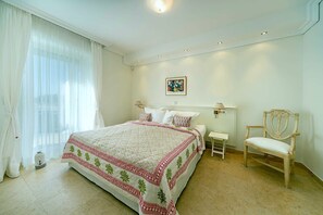 2 bedrooms, in-room safe, desk, travel crib