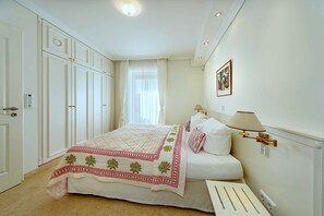 2 Schlafzimmer, Zimmersafe, Schreibtisch, Reisekinderbett