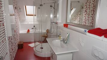 Haartrockner, Handtücher, Toilettenpapier