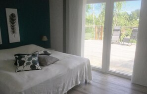 3 bedrooms, free WiFi, bed sheets