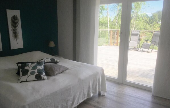 3 bedrooms, free WiFi, bed sheets