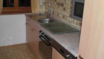 Réfrigérateur, micro-ondes, four, lave-vaisselle