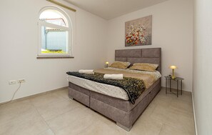 3 Schlafzimmer, Reisekinderbett, Internetzugang, Bettwäsche