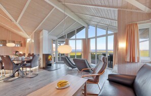 Fernseher, Kamin, DVD-Player