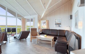 Fernseher, Kamin, DVD-Player