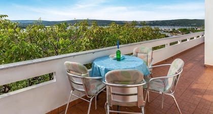 2 bedroom cozy apartment in Punat