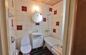 Combined shower/tub