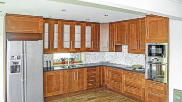 Fridge, stovetop, dishwasher, coffee/tea maker