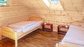 5 bedrooms, travel crib, free WiFi