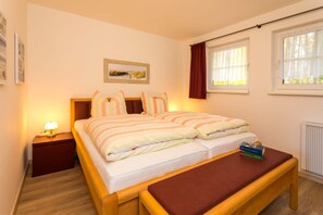 2 bedrooms, travel cot, WiFi