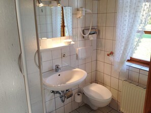 Unclassified image, 2 of 17, button - 3 - "Up'n Hoff", Germany (Middelhagen)