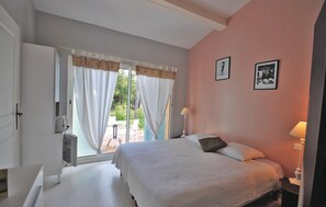 3 bedrooms, travel cot, free WiFi