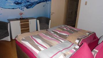 3 Schlafzimmer, Schreibtisch, Reisekinderbett, WLAN