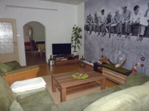 Unclassified image, 2 of 22, button