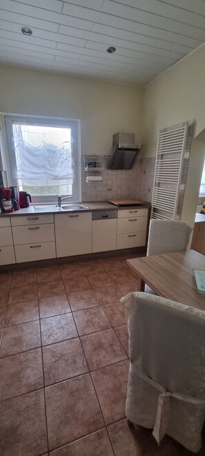 Unclassified image, 3 of 22, button