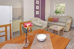Interior - Holiday apartment with balcony and air conditioning (Baška)