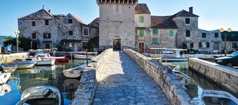 Cozy home in Kastel Gomilica