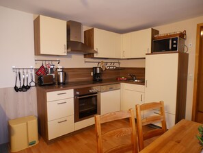 Kühlschrank, Mikrowelle, Geschirrspüler